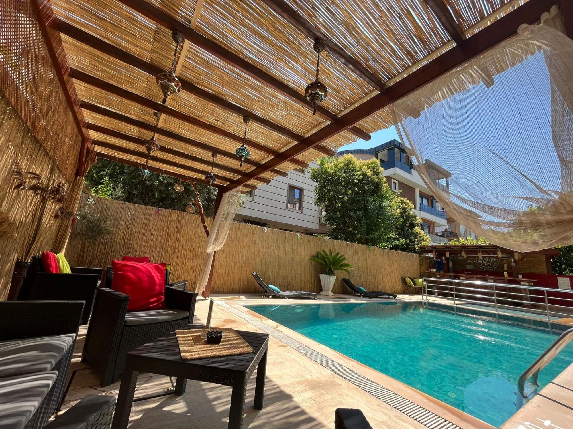 Beyaz Melek Apart Hotel Анталия Екстериор снимка