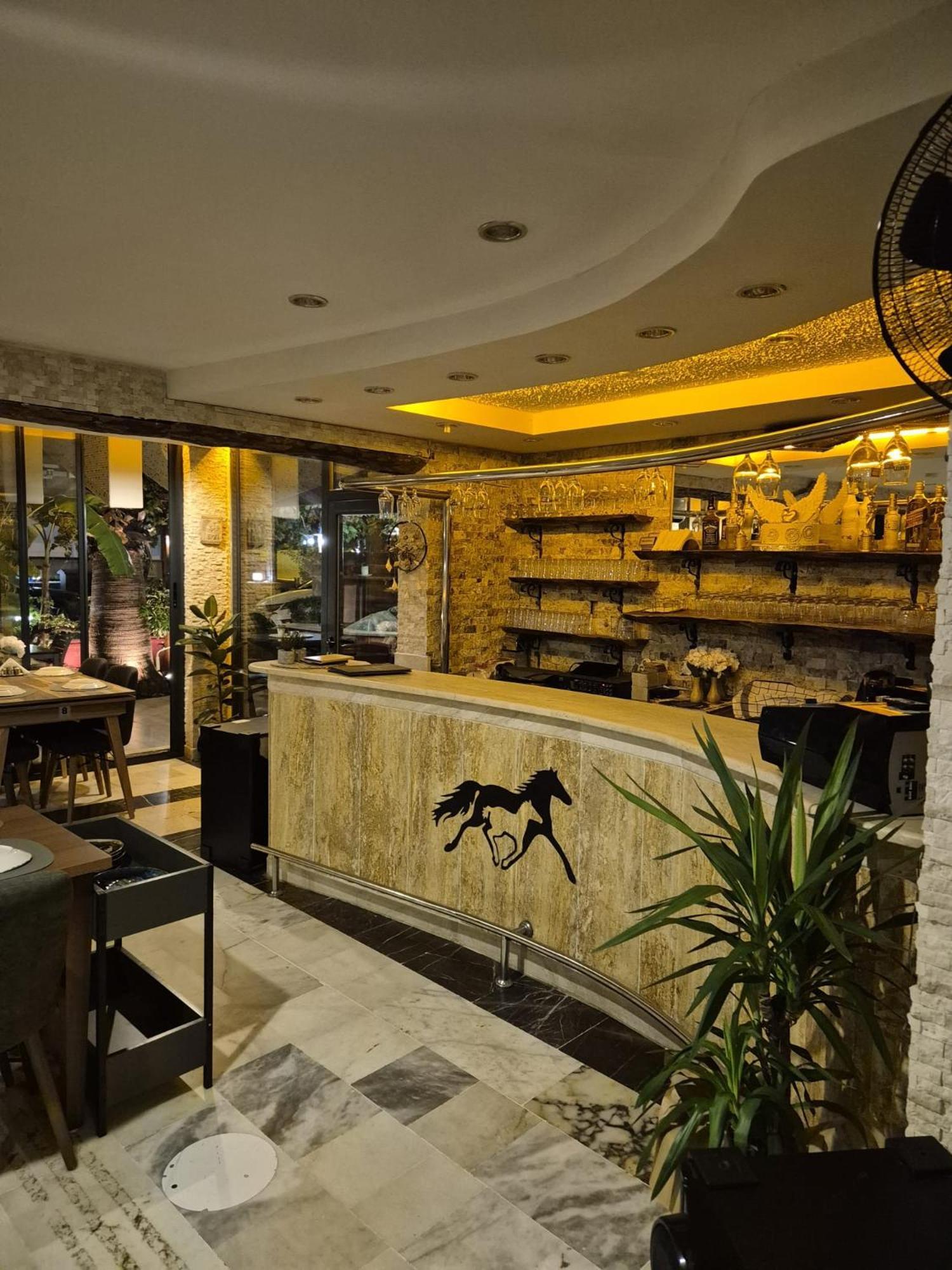 Beyaz Melek Apart Hotel Анталия Екстериор снимка