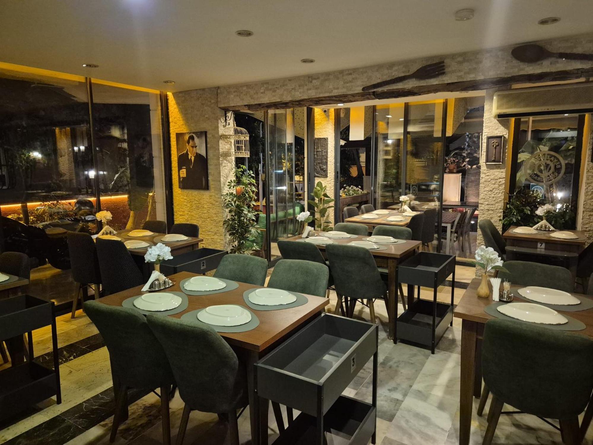 Beyaz Melek Apart Hotel Анталия Екстериор снимка