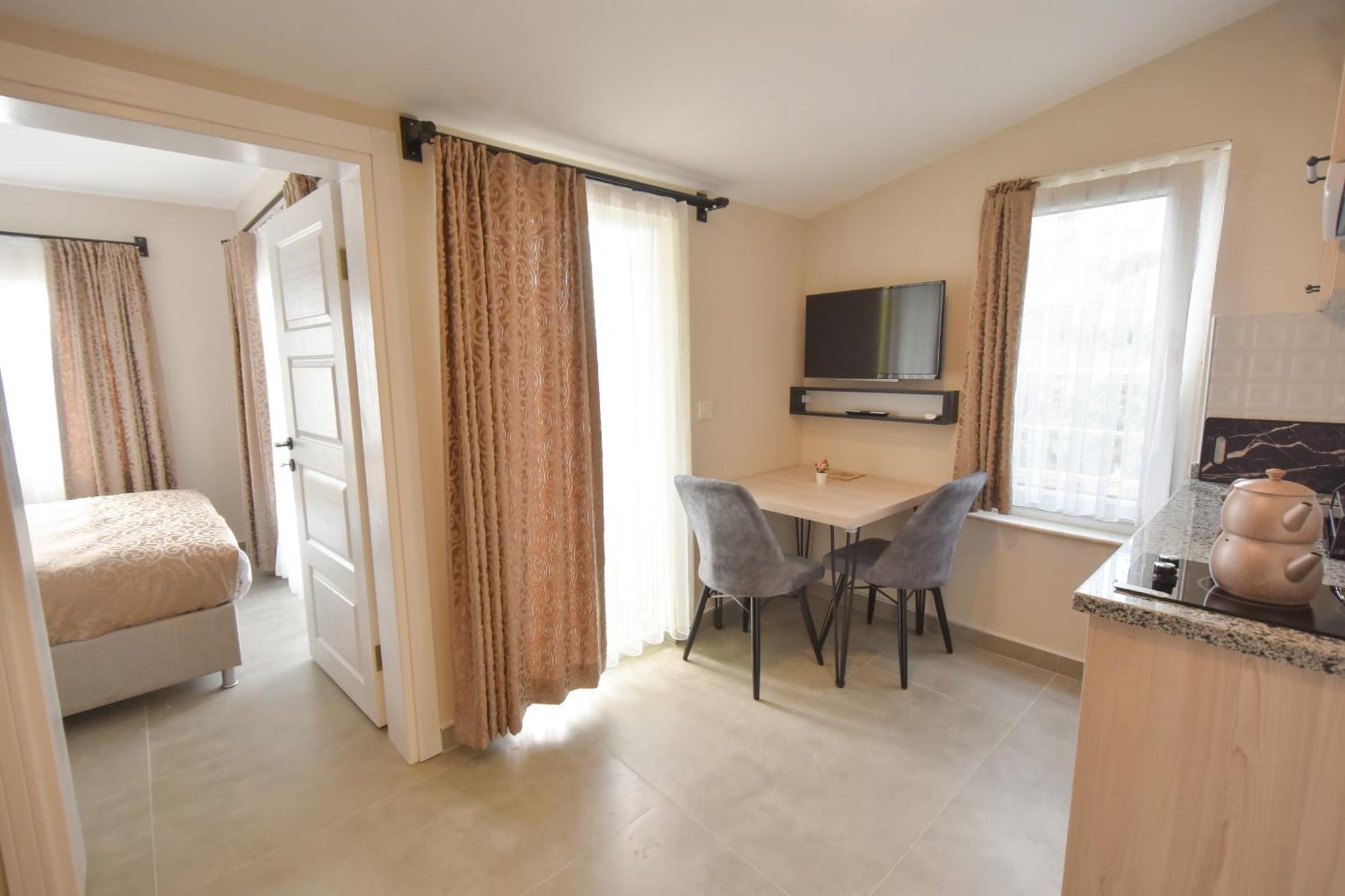 Beyaz Melek Apart Hotel Анталия Екстериор снимка