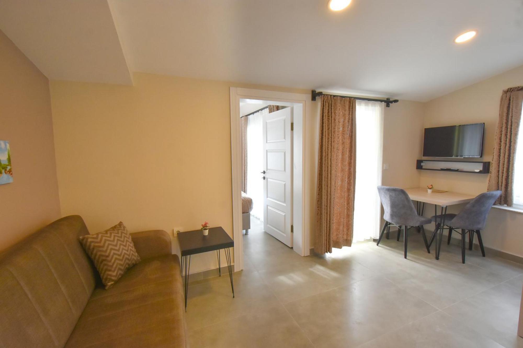 Beyaz Melek Apart Hotel Анталия Екстериор снимка